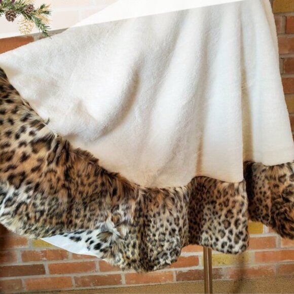 Berkshirere Home 56” Tree Skirt White and Animal
print fuzzy - Picture 8 of 9